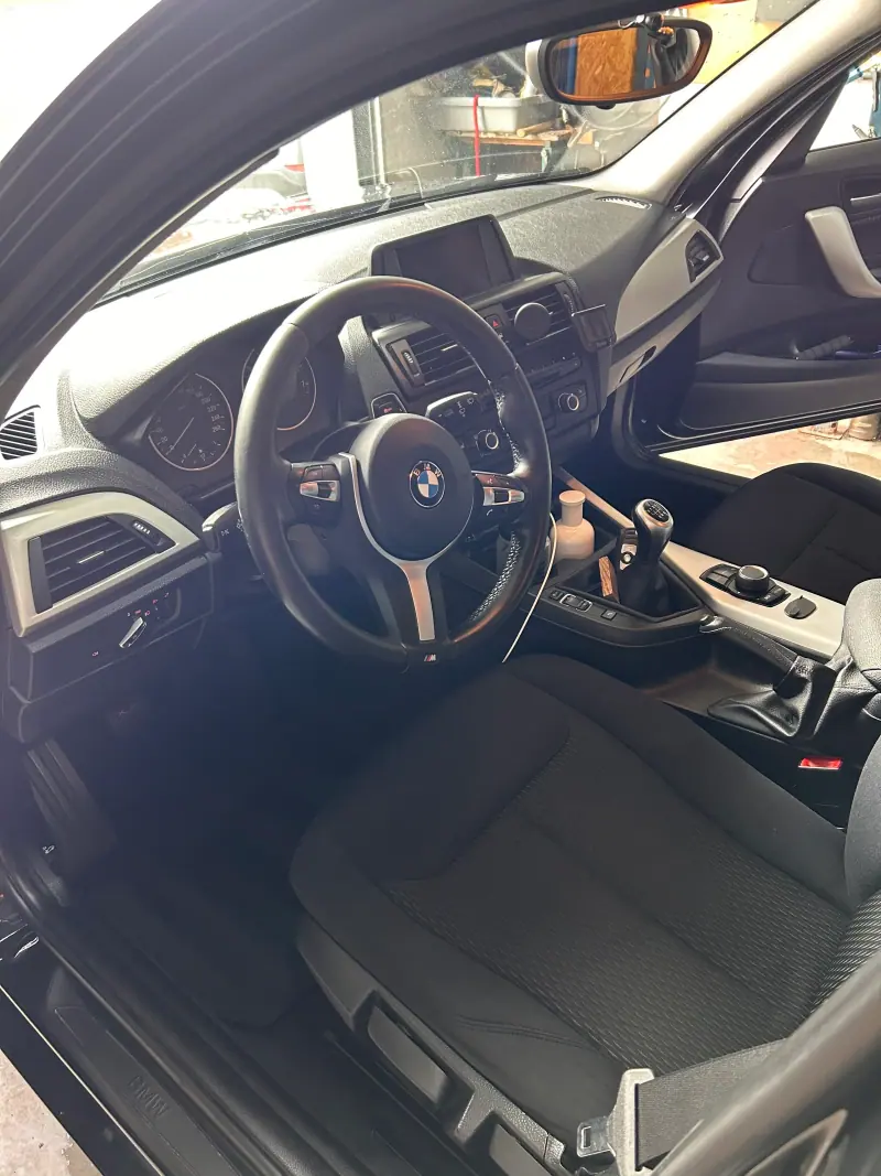 BMW interieur na reiniging